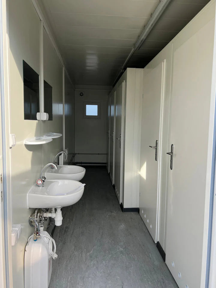 Modulo Sanitario 6×2,44 m con 5 WC