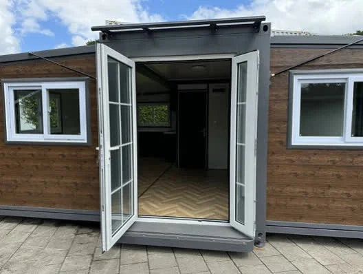 Contenitore Mobile Tiny House 2024 – 2 Camere da Letto e Cucina